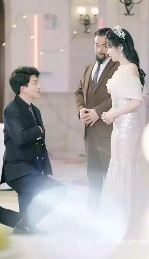 《首富爸爸归来落魄千金直接起飞》：当贫穷千金遇上失踪首富，一场身份逆转的爽文人生就此展开！